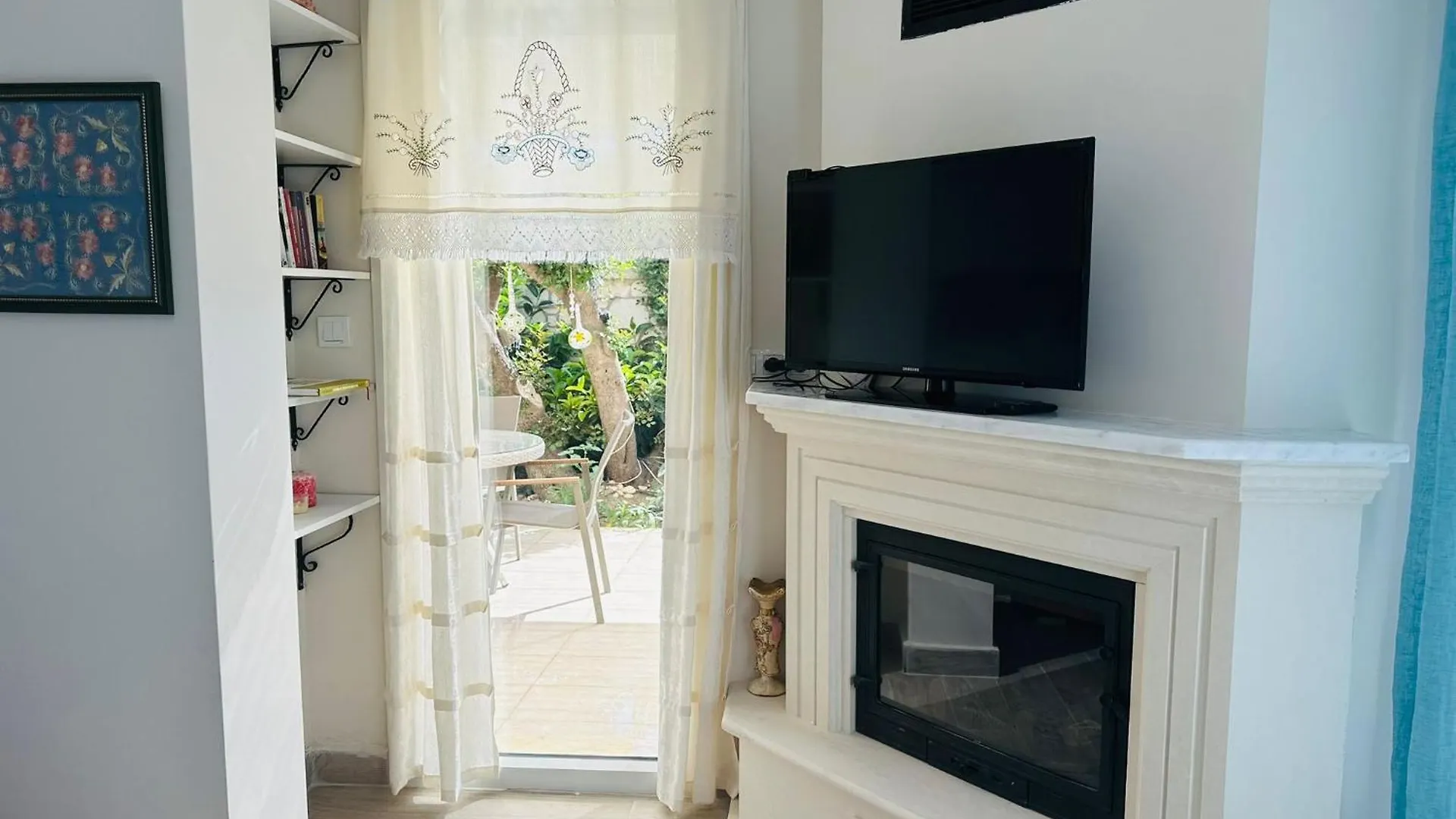 Evalacati - Villa Harnup- Tamamen Muestakil Villa  Alacati