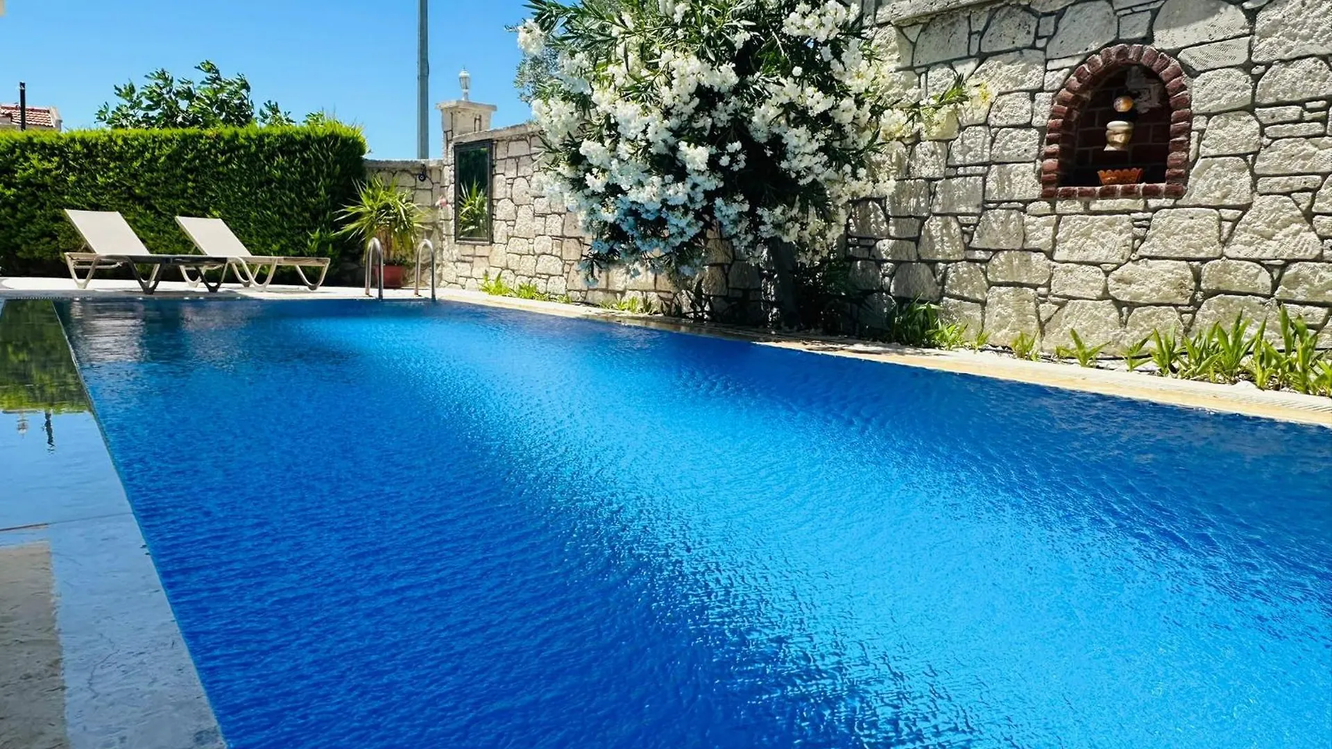 Evalacati - Villa Harnup- Tamamen Muestakil Villa