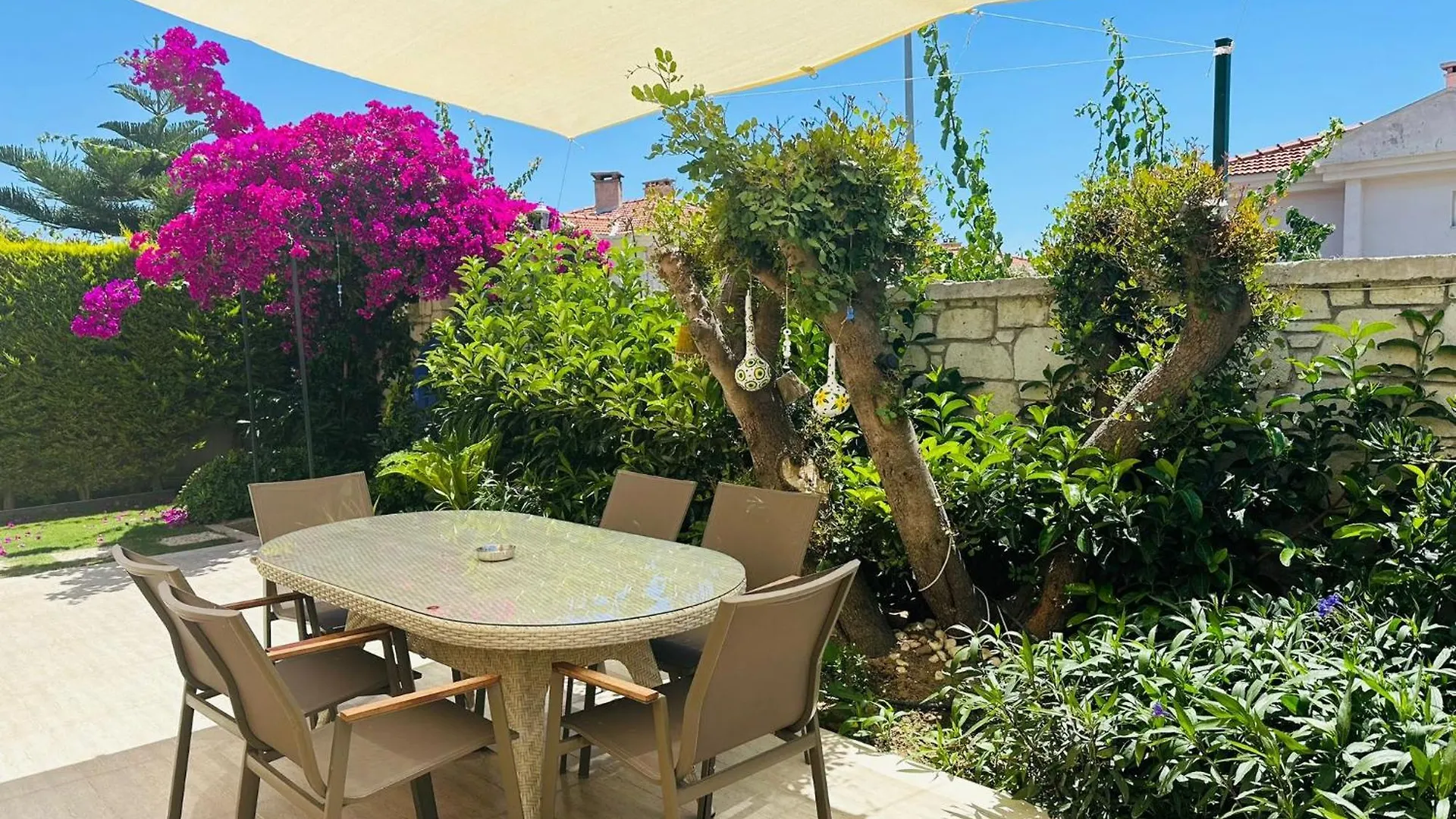 Evalacati - Villa Harnup- Tamamen Muestakil Villa  Alacati