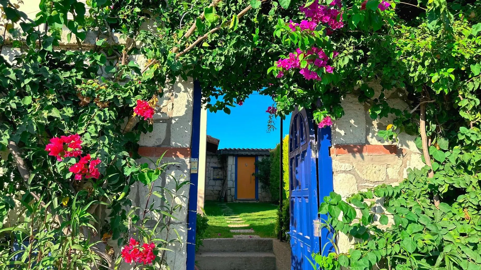 Evalacati - Villa Harnup- Tamamen Muestakil Villa Alacati