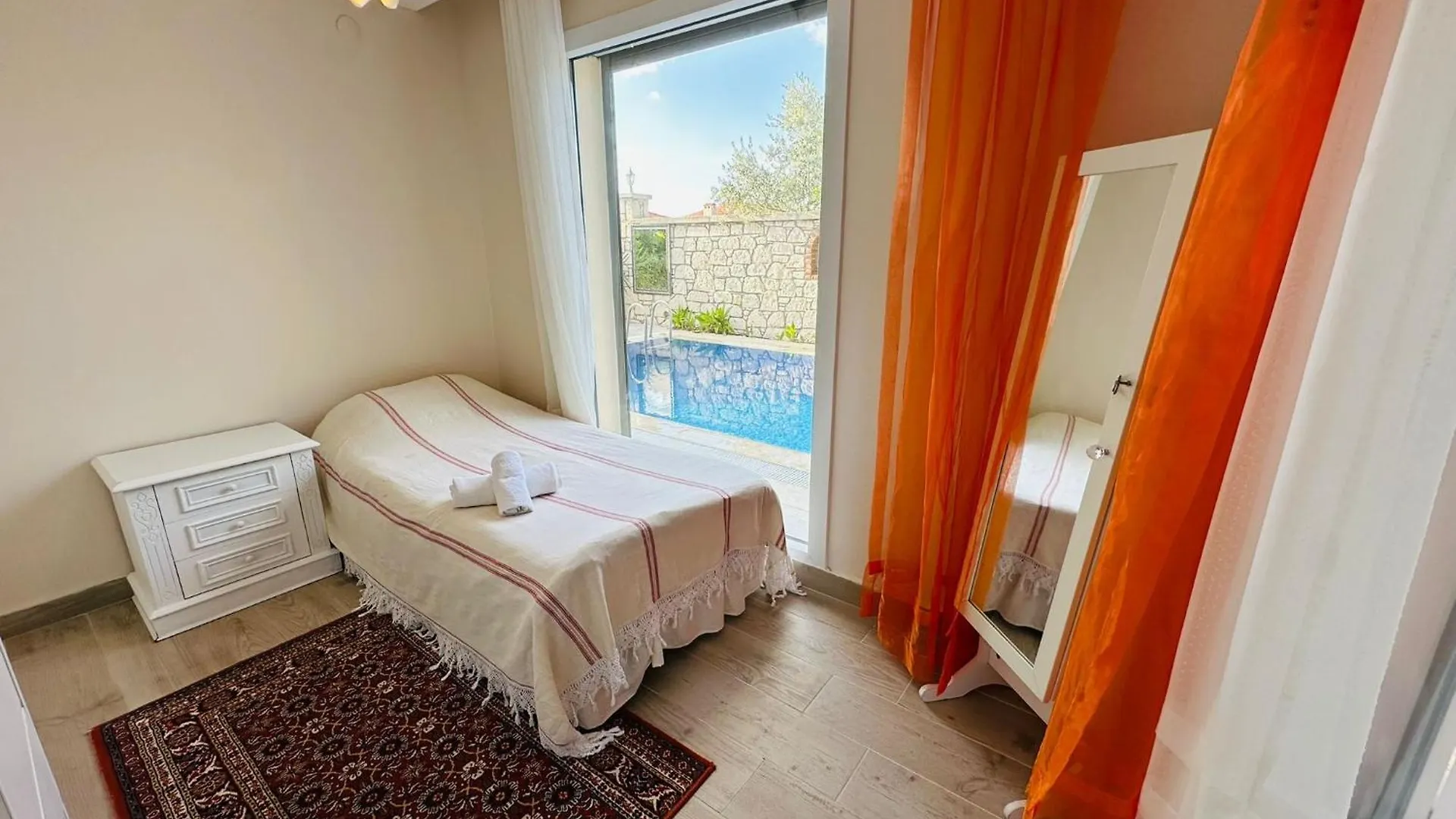 Evalacati - Villa Harnup- Tamamen Muestakil Villa