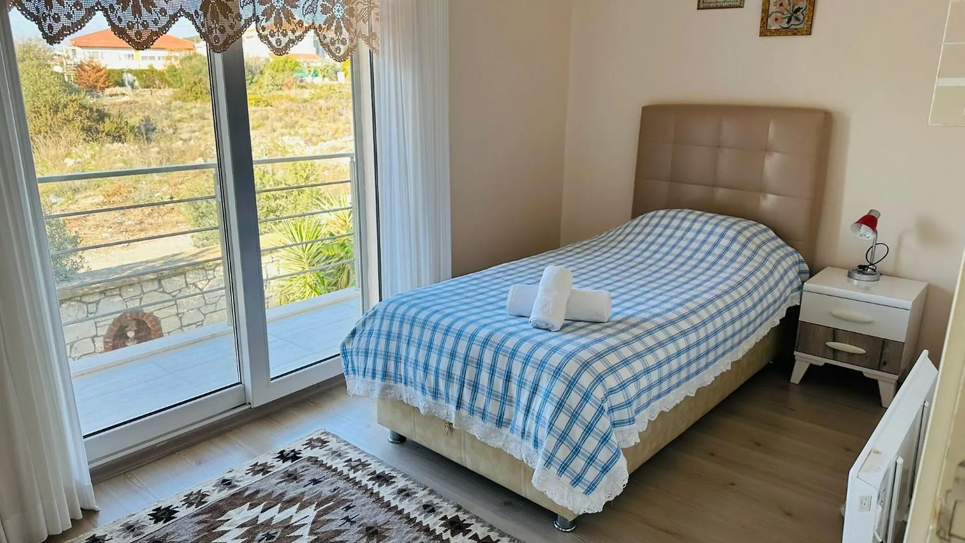 Evalacati - Villa Harnup- Tamamen Muestakil Villa  Alacati