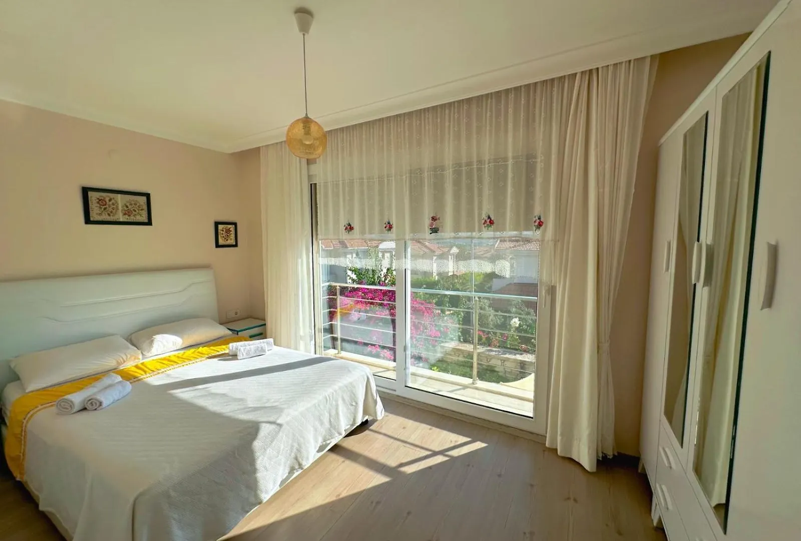 Evalacati - Villa Harnup- Tamamen Muestakil Villa  Alacati